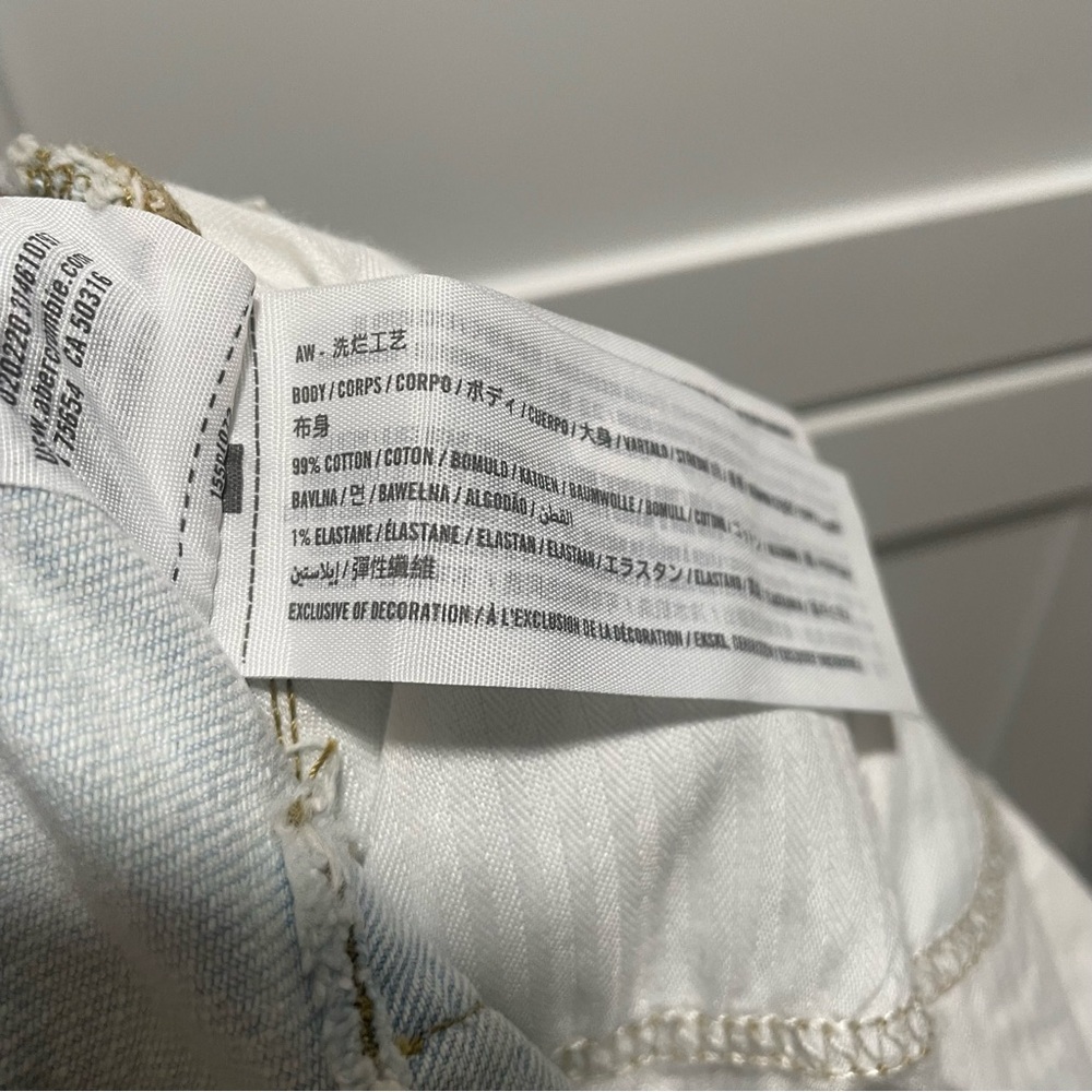 Abercrombie & Fitch The ‘90s Straight Ultra High Rise Light Wash Carpenter Jeans - Picture 6 of 6